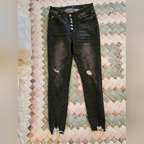 Judy Blue Denim - Judy Blue -Five Button Fly Skinny Fit -Black Distressed Jeans  - Size 5/27